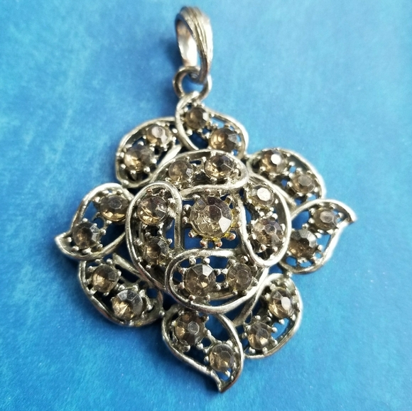 Vintage Jewelry - Large grey rhinestones pendant silver tone vintage